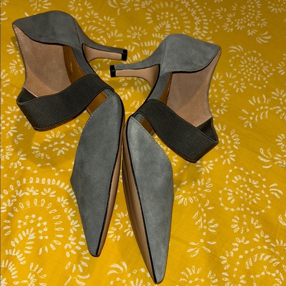 Corso Como Gray Heels with Asymmetrical Design - Picture 4 of 7